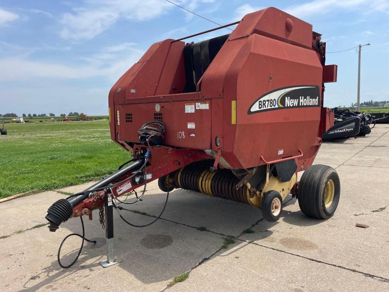 Image of New Holland BR780 Primary image