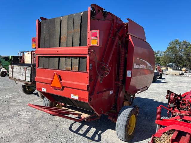 Image of New Holland BR780 equipment image 3