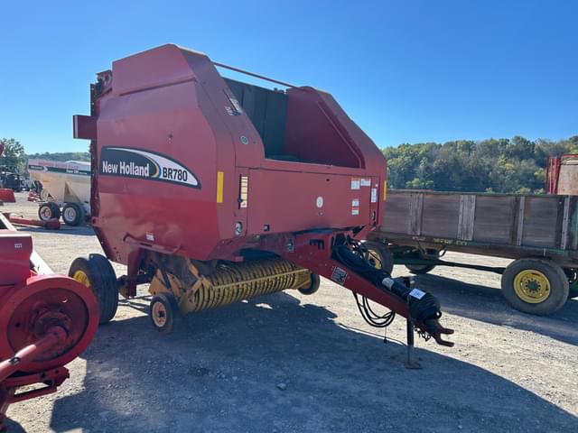 Image of New Holland BR780 equipment image 1