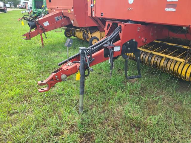 Image of New Holland BR780 equipment image 4