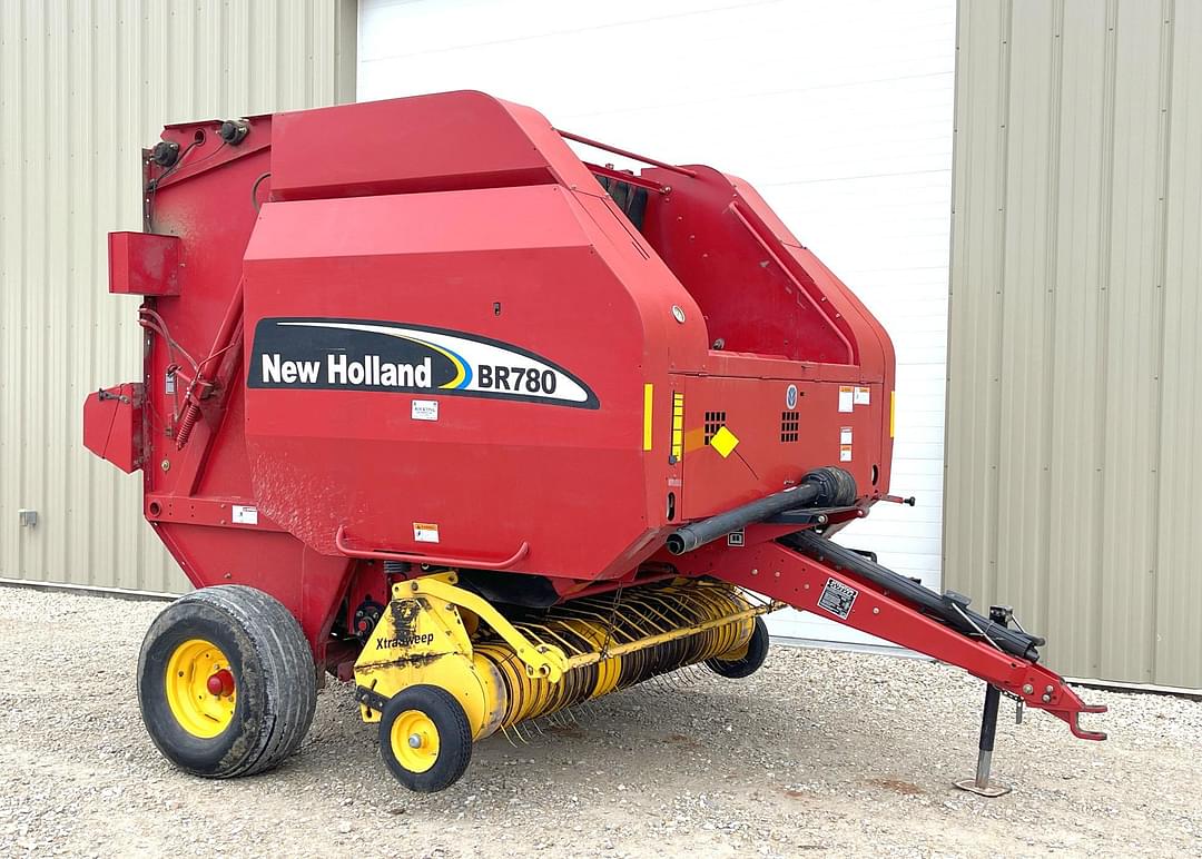 Image of New Holland BR780 Primary image