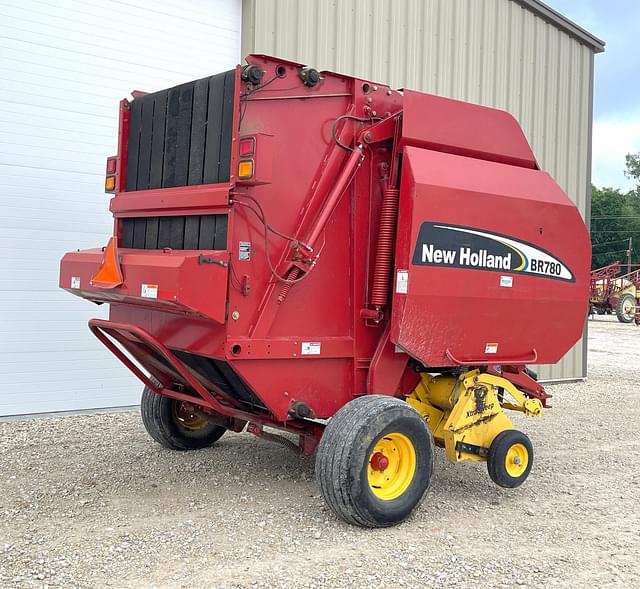 Image of New Holland BR780 equipment image 4