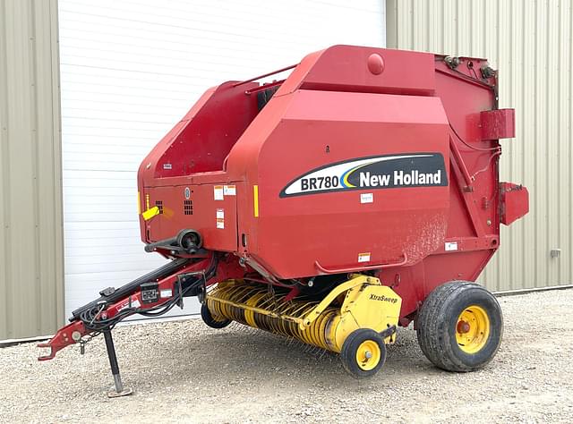 Image of New Holland BR780 equipment image 1