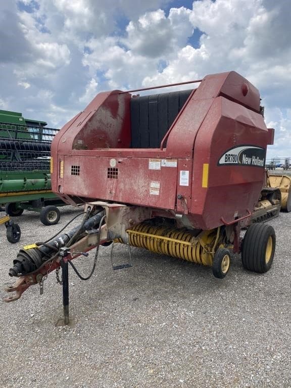 Image of New Holland BR780 equipment image 1