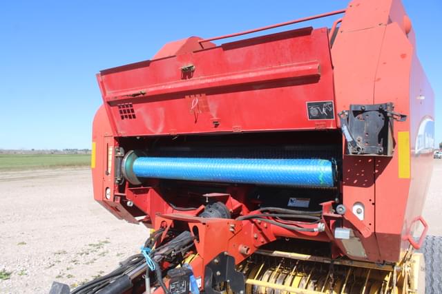 Image of New Holland BR780 equipment image 3