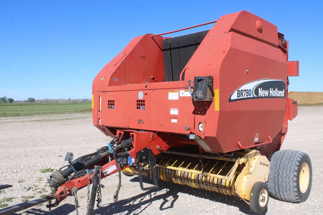Image of New Holland BR780 Primary image