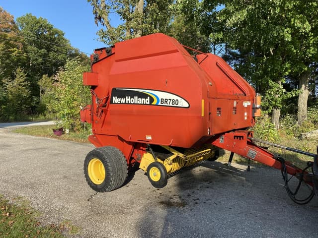 Image of New Holland BR780A equipment image 1