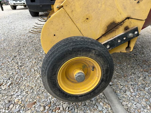 Image of New Holland BR780A equipment image 3