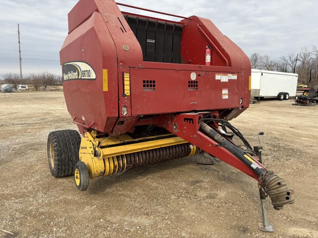 Image of New Holland BR780A equipment image 2