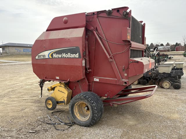 Image of New Holland BR780A equipment image 1