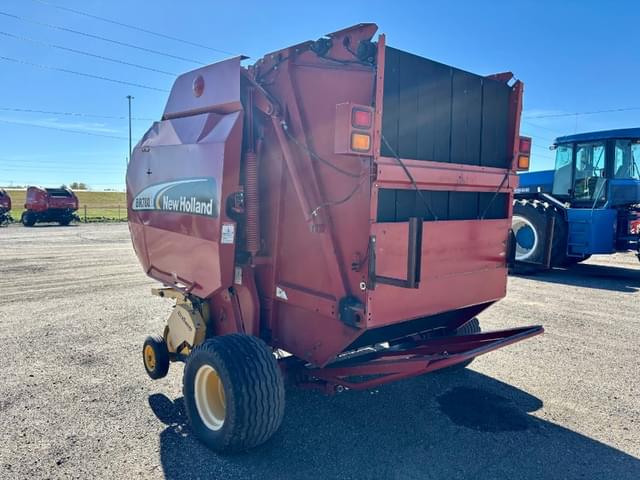 Image of New Holland BR780A equipment image 2