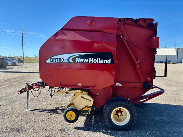 Image of New Holland BR780A equipment image 1