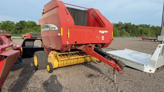 Image of New Holland BR780A equipment image 2