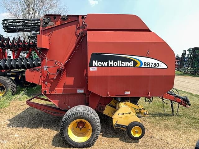 Image of New Holland BR780A equipment image 1