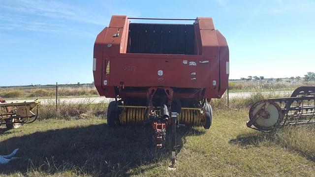 Image of New Holland BR780A equipment image 1