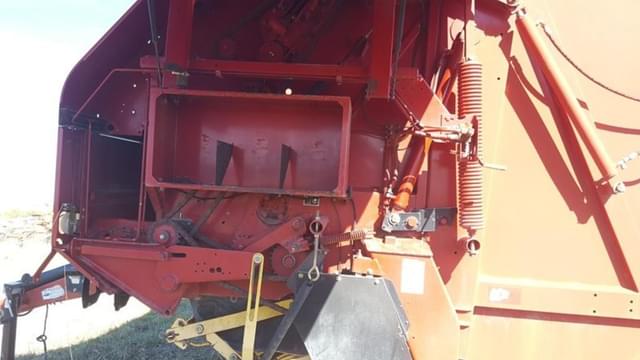 Image of New Holland BR780 equipment image 4
