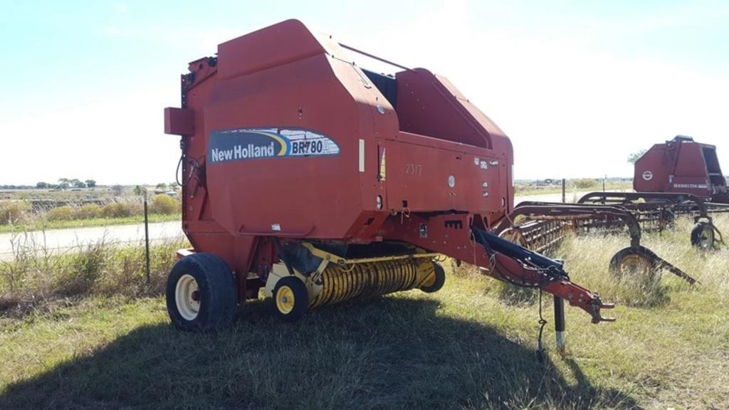 Image of New Holland BR780 Primary image