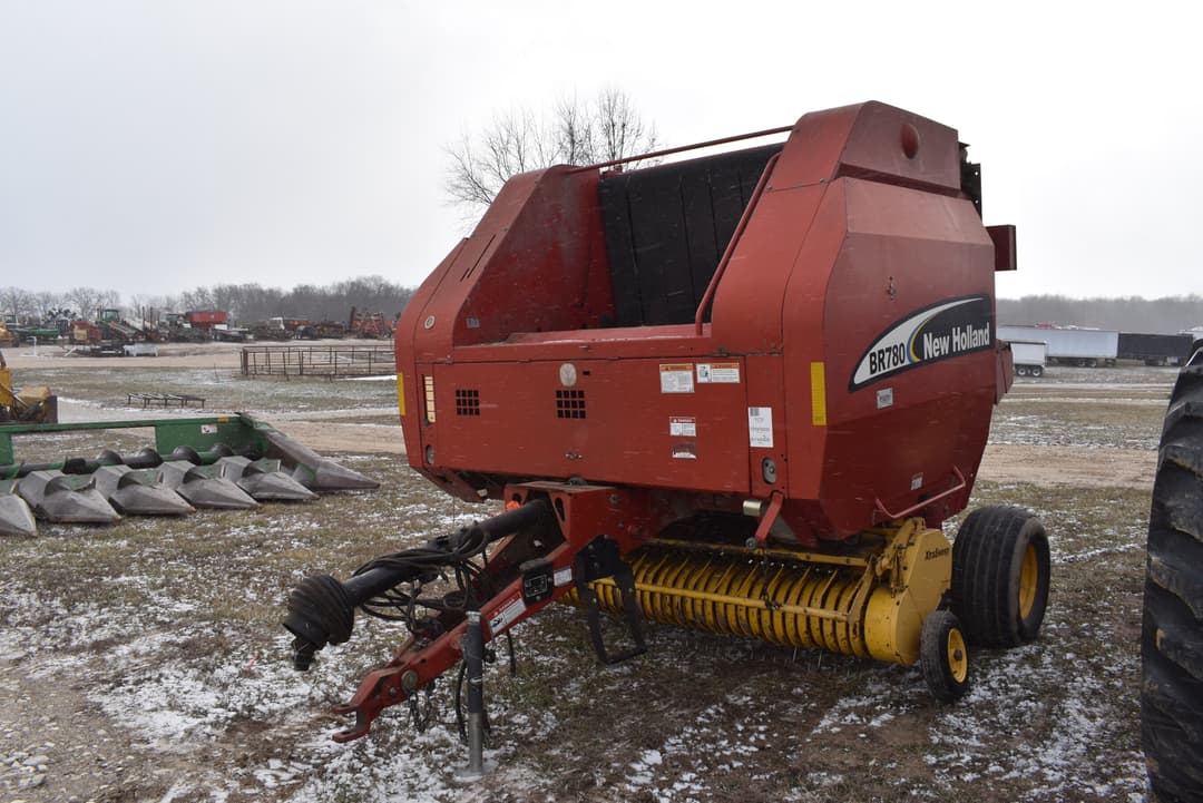 Image of New Holland BR780 Primary image