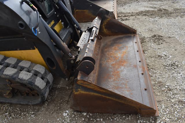 Image of New Holland C227 equipment image 4