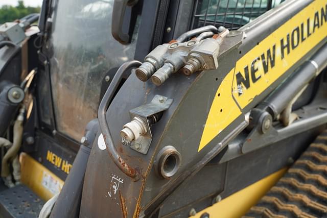 Image of New Holland C238 equipment image 4