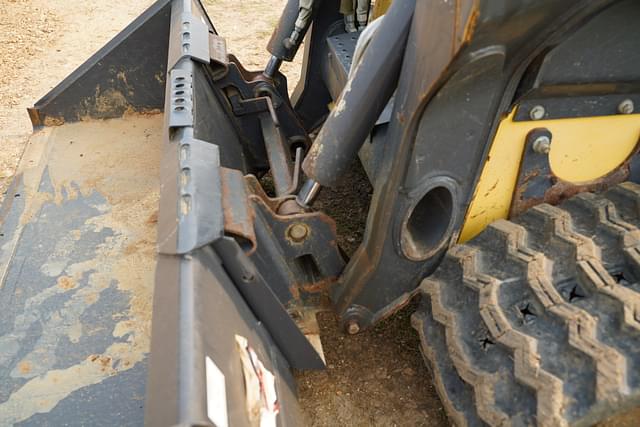 Image of New Holland C238 equipment image 3
