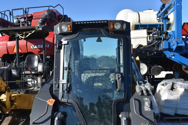 Image of New Holland C327 equipment image 4