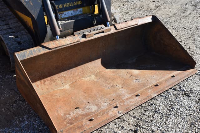 Image of New Holland C327 equipment image 3