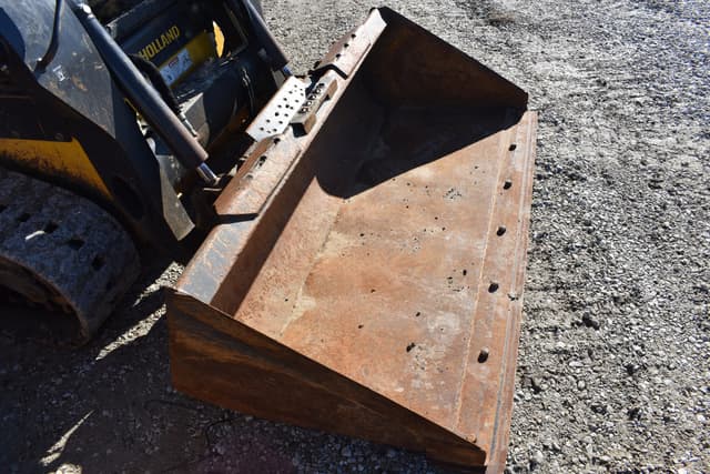 Image of New Holland C327 equipment image 4