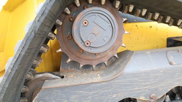 Image of New Holland C332 equipment image 4