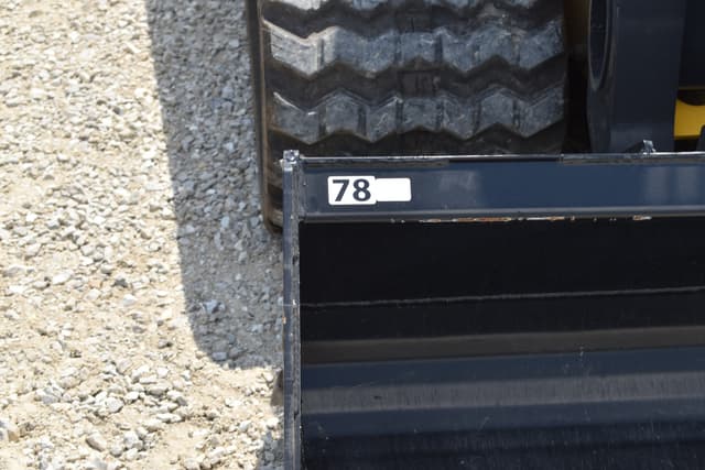 Image of New Holland C332 equipment image 4