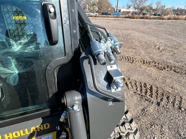 Image of New Holland C337 equipment image 2