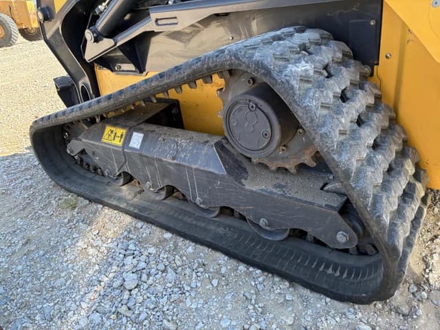 Image of New Holland C345 equipment image 4