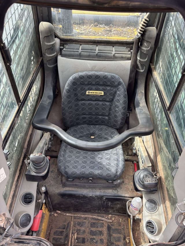 Image of New Holland C345 equipment image 4