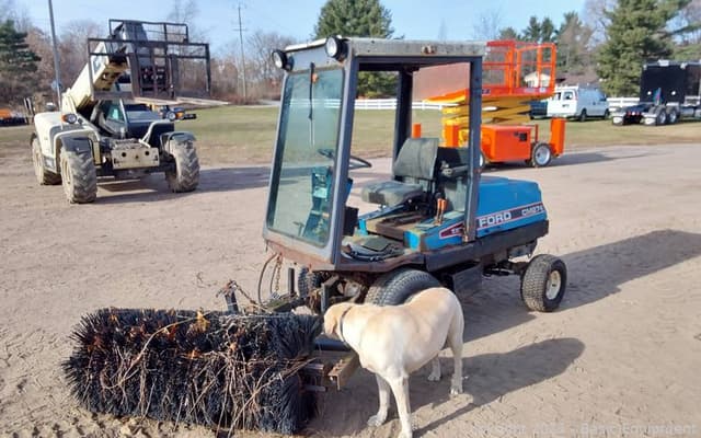 Image of New Holland CM274 equipment image 3