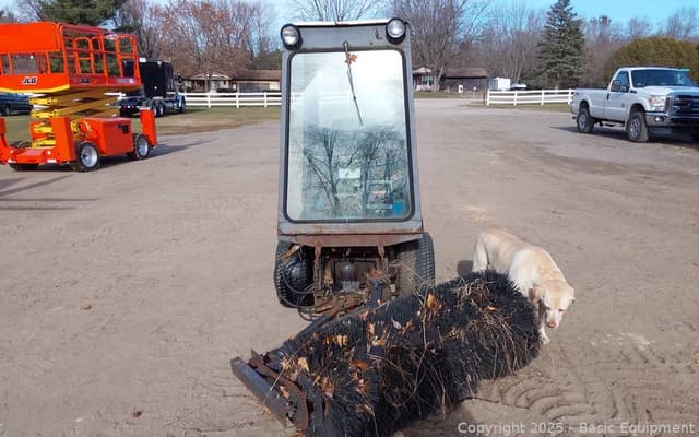 Image of New Holland CM274 equipment image 2