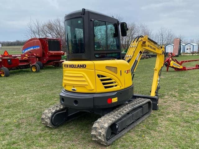 Image of New Holland E37C equipment image 2