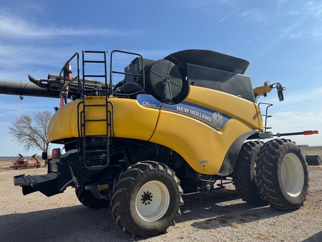 Image of New Holland CR6090 equipment image 4