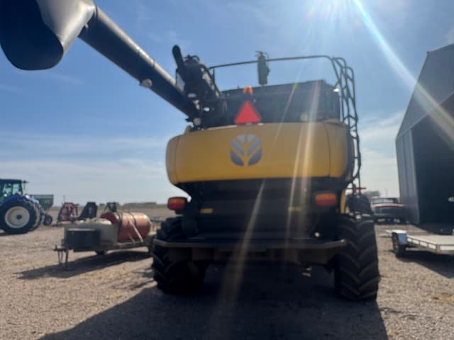 Image of New Holland CR6090 equipment image 2