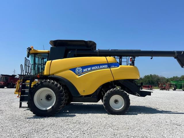 Image of New Holland CR7090 equipment image 3