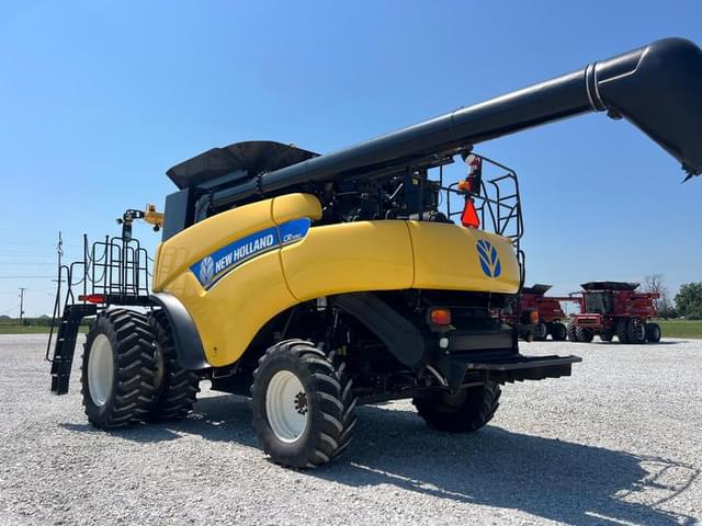 Image of New Holland CR7090 equipment image 4