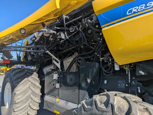 Image of New Holland CR8.90 equipment image 3