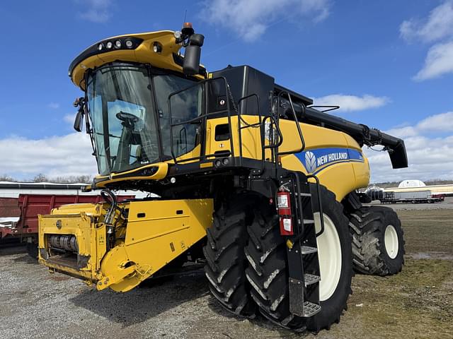 Image of New Holland CR8.90 equipment image 2