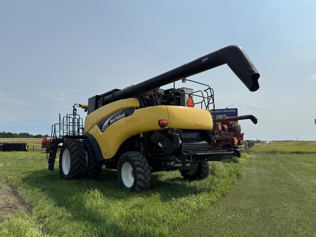 Image of New Holland CR960 equipment image 2