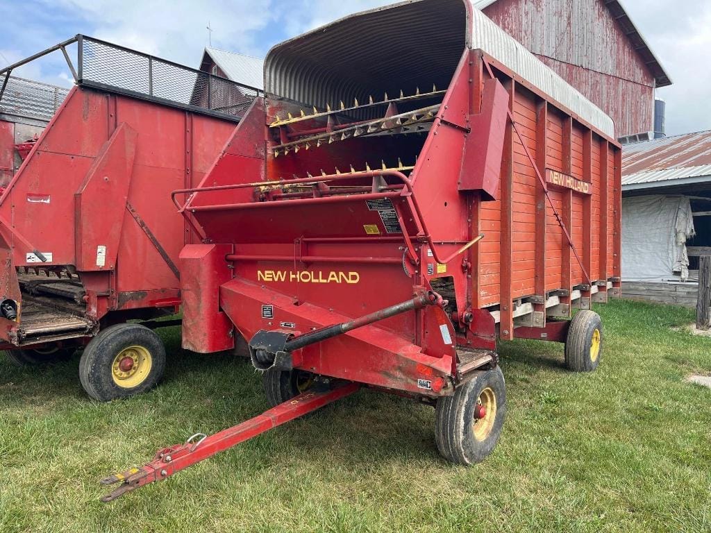 Main image New Holland Crop Carrier 8