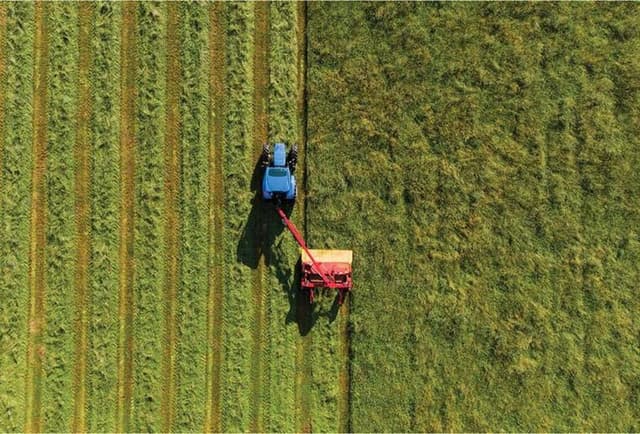 Image of New Holland 312 Plus equipment image 4