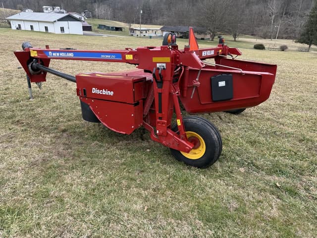 Image of New Holland 210 equipment image 2