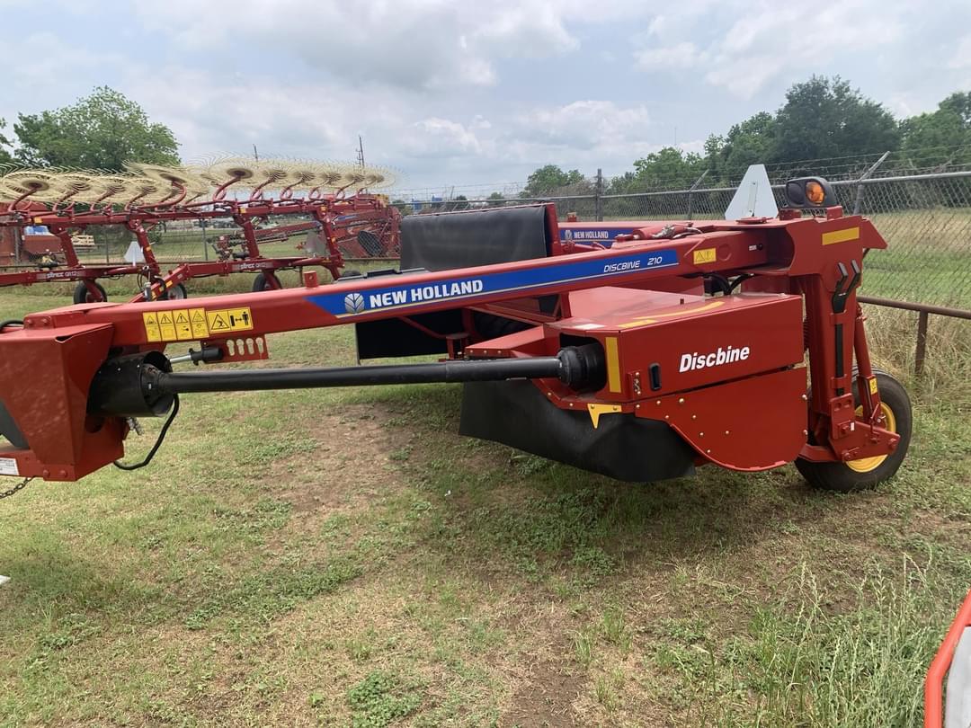 Image of New Holland 210 Image 0