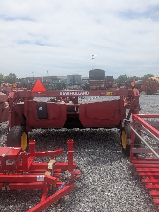 Image of New Holland 210 equipment image 3