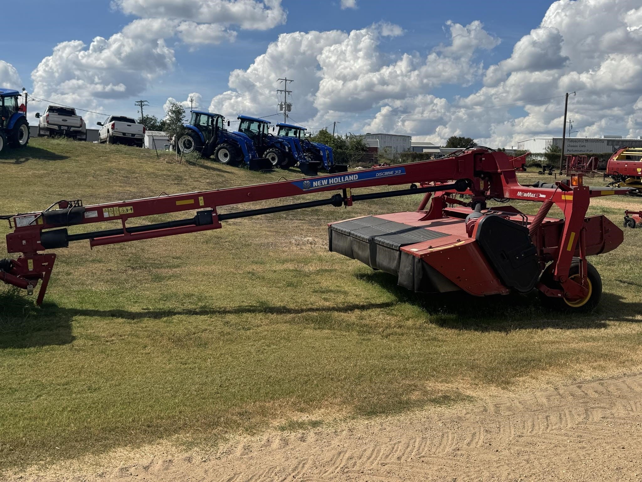 2019 New Holland 313 Equipment Image0