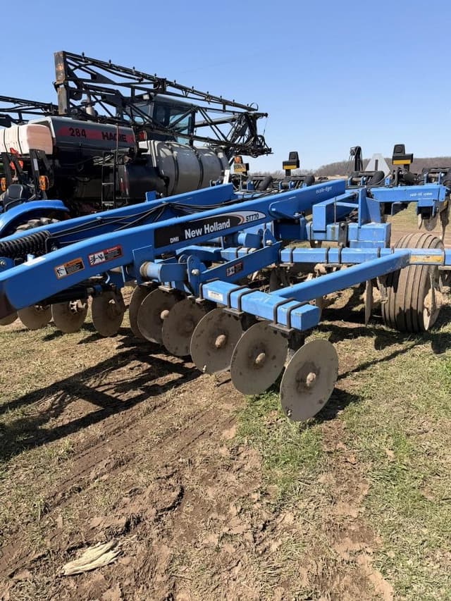 Image of New Holland ST770 equipment image 1